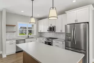 10124 Strawberry Ln, Zeeland, MI 49464 - Photo 13