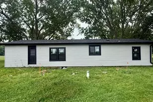 6633 W Forest Lawn Rd, Three Oaks, MI 49128 - Photo 5