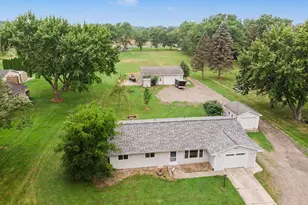 441 Moccasin St, Buchanan, MI 49107 - Photo 3
