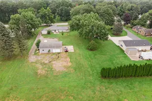 441 Moccasin St, Buchanan, MI 49107 - Photo 5