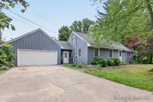 943 Grandridge Ct, Holland, MI 49423 - Photo 3