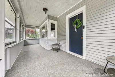 2070 Monroe Avenue NW, Grand Rapids, MI 49505 - Photo 9