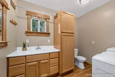 2070 Monroe Avenue NW, Grand Rapids, MI 49505 - Photo 19