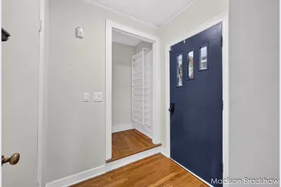 2070 Monroe Avenue NW, Grand Rapids, MI 49505 - Photo 11