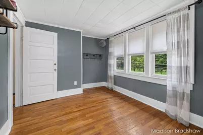 2070 Monroe Avenue NW, Grand Rapids, MI 49505 - Photo 31