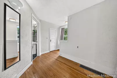 2070 Monroe Avenue NW, Grand Rapids, MI 49505 - Photo 21