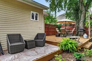 2070 Monroe Ave NW, Grand Rapids, MI 49505 - Photo 35