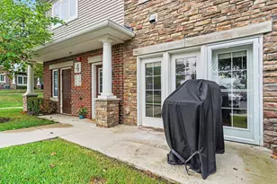 5527 Arbor Chase Dr, Ann Arbor, MI 48103 - Photo 3
