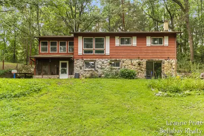 817 W Kirby Road, Battle Creek, MI 49017 - Photo 1
