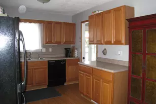 1049 W Summit Ave, Muskegon, MI 49441 - Photo 7