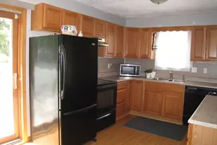 1049 W Summit Ave, Muskegon, MI 49441 - Photo 5