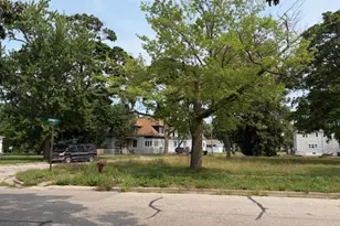 388 Jackson Ave, Muskegon, MI 49442 - Photo 1