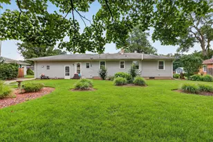 1055 Elmwood Dr, Jenison, MI 49428 - Photo 5