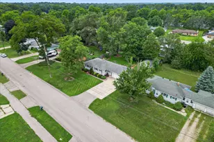 1055 Elmwood Dr, Jenison, MI 49428 - Photo 33