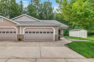 712 Riverwalk St, Hastings, MI 49058 - Photo 3