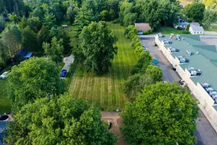 951 E Square Lake, Troy, MI 48085 - Photo 17