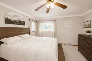 951 E Square Lake, Troy, MI 48085 - Photo 9