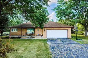 951 E Square Lake, Troy, MI 48085 - Photo 19