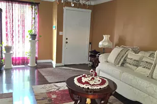 1827 Willowbrook Cir, Flint, MI 48507 - Photo 3