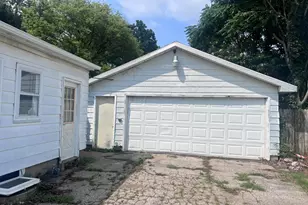 703 E Front St, Buchanan, MI 49107 - Photo 9