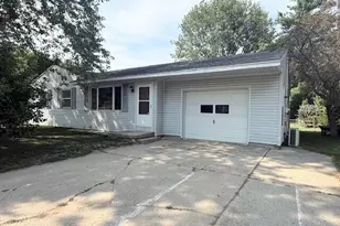 306 W Beryl St, Scottville, MI 49454 - Photo 1