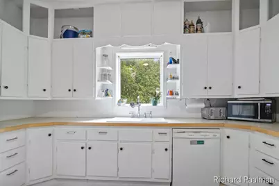 220 W Pere Marquette Street, Big Rapids, MI 49307 - Photo 9