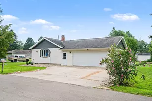 24350 Oak St, Edwardsburg, MI 49112 - Photo 3
