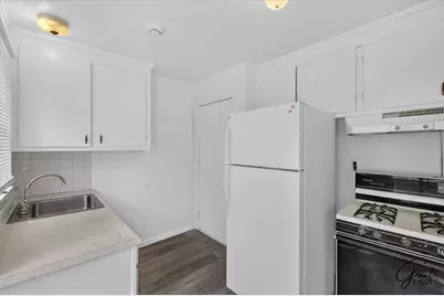 22107 15 Mile Road, Clinton Twp, MI 48035 - Photo 5