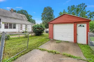 1024 Butterworth St SW, Grand Rapids, MI 49504 - Photo 11