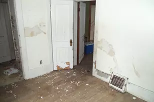 841 E 8th St, Flint, MI 48503 - Photo 5