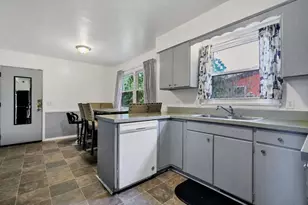 309 Elmwood Rd, Lansing, MI 48917 - Photo 27