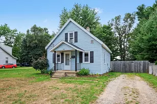 933 Benjamin Ave NE, Grand Rapids, MI 49503 - Photo 1