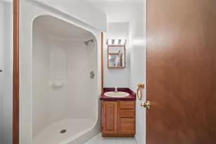 236 N Berkshire Rd, Bloomfield Hills, MI 48302 - Photo 33