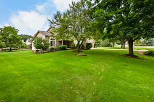 140 Marci Ln, Commerce Township, MI 48382 - Photo 3