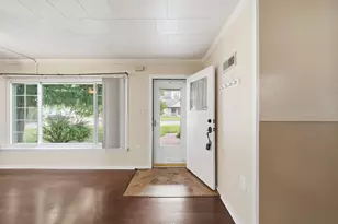 404 Heyser St, Jackson, MI 49203 - Photo 3