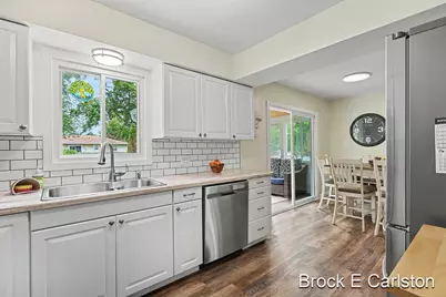 1576 Hendrick Road, Norton Shores, MI 49441 - Photo 11