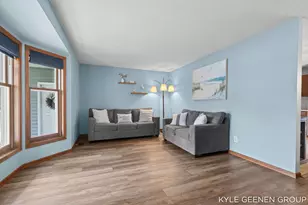 345 Woodland Ave, Holland, MI 49424 - Photo 5