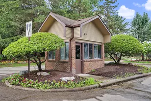 6600 Ridgefield Cir, West Bloomfield, MI 48322 - Photo 39