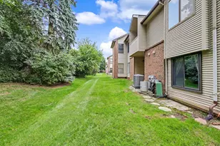 6600 Ridgefield Cir, West Bloomfield, MI 48322 - Photo 35