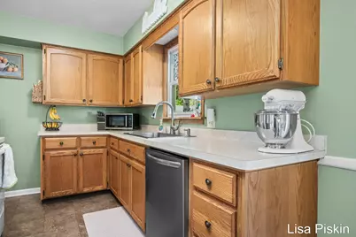 3643 Wyoming Avenue SW, Wyoming, MI 49519 - Photo 9