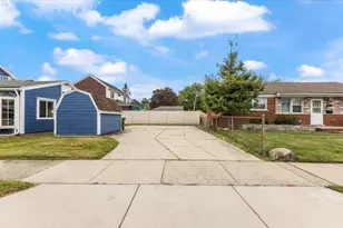 19903 Martin Rd, Saint Clair Shores, MI 48081 - Photo 25