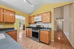 47186 Scarlet Dr S, Novi, MI 48374 - Photo 7