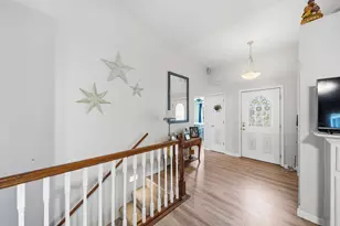 906 Essex Park Dr, Jackson, MI 49203 - Photo 5