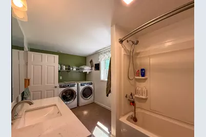 2661 E Empire Avenue, Benton Harbor, MI 49022 - Photo 11