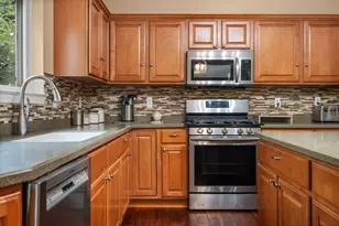 2240 Indian Creek Cir, Ann Arbor, MI 48105 - Photo 9