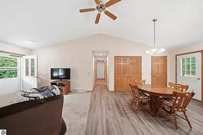 275 S 35 Road, Cadillac, MI 49601 - Photo 13