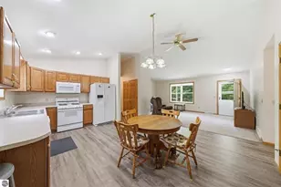 275 S 35 Rd, Cadillac, MI 49601 - Photo 7