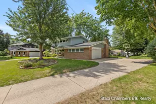 6129 Meadowlark St NE, Rockford, MI 49341 - Photo 3
