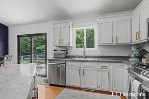 1210 Palmer Ct NE, Grand Rapids, MI 49505 - Photo 7