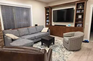 122 Campau Cir NW, Grand Rapids, MI 49503 - Photo 3